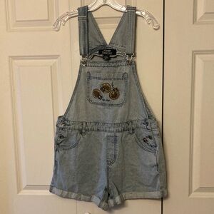 Hot Topic Bee’s and flowers HT Denim shortall women’s Large short overalls
